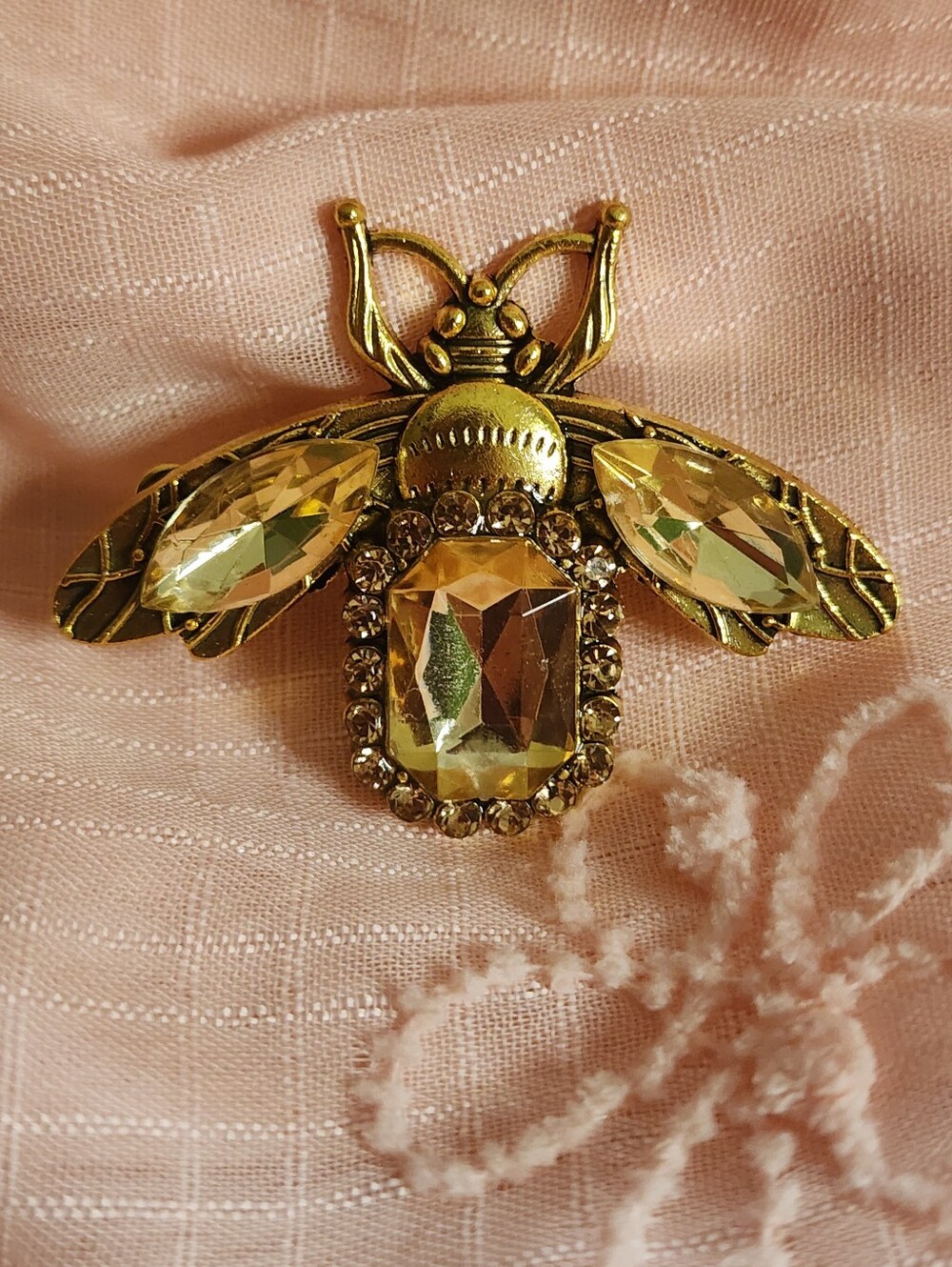 ✨ Vintage Style Baroque Bee Rhinestone Brooch Pin ✨